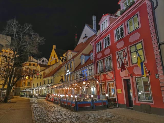 Gdzie zjeść w Rydze? Odkryj najlepsze restauracje i smaki Łotwy Gdzie zjeść w Rydze? Odkryj najlepsze restauracje i smaki Łotwy