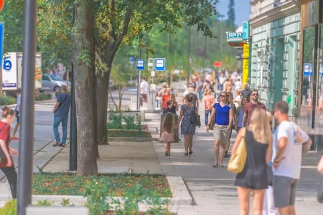 Ile ludzi mieszka w Szczecinie? Zaskakujące fakty o populacji miasta Ile ludzi mieszka w Szczecinie? Zaskakujące fakty o populacji miasta