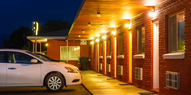 Czym się różni hotel od motelu? Odkryj kluczowe różnice i wybierz mądrze Czym się różni hotel od motelu? Odkryj kluczowe różnice i wybierz mądrze
