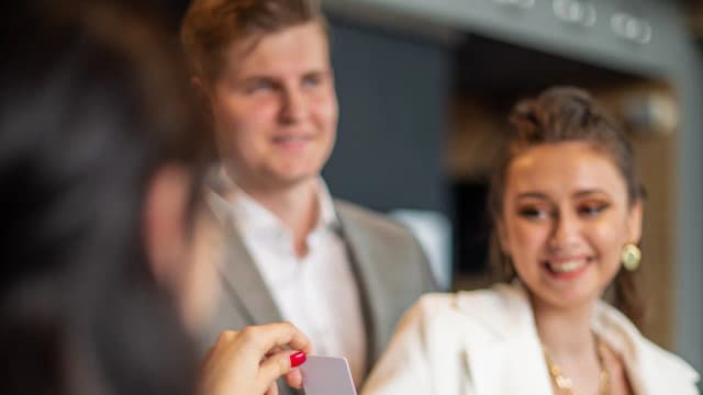 Co zabrać do hotelu? Niezbędne rzeczy, które musisz mieć ze sobą Co zabrać do hotelu? Niezbędne rzeczy, które musisz mieć ze sobą