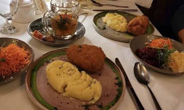 Gdzie zjeść w Sanoku? Najlepsze restauracje i lokalne smaki Gdzie zjeść w Sanoku? Najlepsze restauracje i lokalne smaki