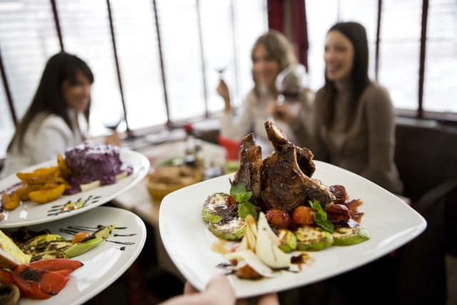 Gdzie zjeść w Stroniu Śląskim? Odkryj najlepsze restauracje i smaki Gdzie zjeść w Stroniu Śląskim? Odkryj najlepsze restauracje i smaki
