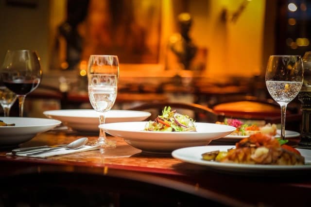 Gdzie zjeść w Gnieźnie? Odkryj najlepsze lokale gastronomiczne Gdzie zjeść w Gnieźnie? Odkryj najlepsze lokale gastronomiczne