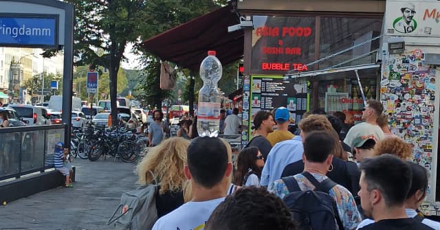 Co zjeść w Berlinie? Odkryj najlepsze potrawy i street food Co zjeść w Berlinie? Odkryj najlepsze potrawy i street food