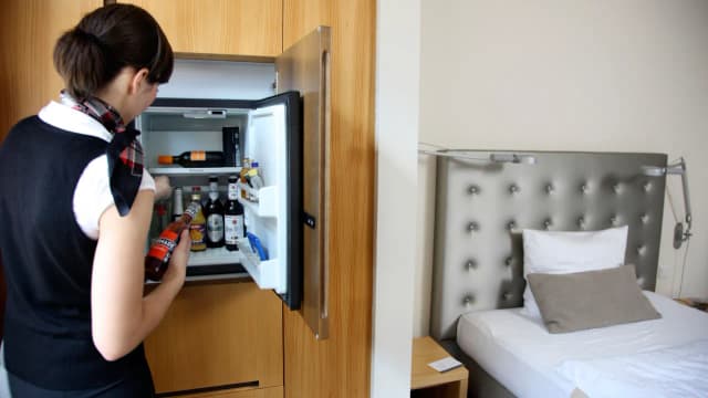 Czy minibar w hotelu jest płatny? Odkryj zasady i ukryte koszty Czy minibar w hotelu jest płatny? Odkryj zasady i ukryte koszty