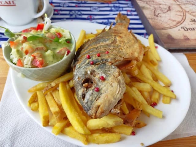 Gdzie zjeść w Mechelinkach? Odkryj najlepsze restauracje i smaki Gdzie zjeść w Mechelinkach? Odkryj najlepsze restauracje i smaki