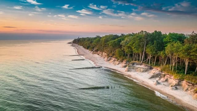 Ile kosztuje nocleg nad morzem? Ceny, które Cię zaskoczą Ile kosztuje nocleg nad morzem? Ceny, które Cię zaskoczą