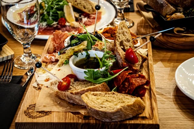 Gdzie zjeść w Pile? Odkryj najlepsze restauracje i smaki Gdzie zjeść w Pile? Odkryj najlepsze restauracje i smaki
