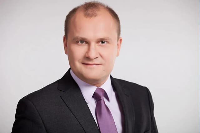 Kto jest prezydentem Szczecina? Poznaj Piotra Krzystka i jego osiągnięcia Kto jest prezydentem Szczecina? Poznaj Piotra Krzystka i jego osiągnięcia