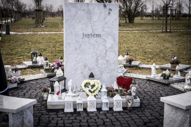 Jak sprawdzić datę pogrzebu w Szczecinie - nie przegap ważnych informacji Jak sprawdzić datę pogrzebu w Szczecinie - nie przegap ważnych informacji