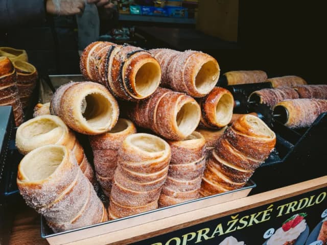 Co zjeść w Czechach? Odkryj smaki, które musisz spróbować Co zjeść w Czechach? Odkryj smaki, które musisz spróbować